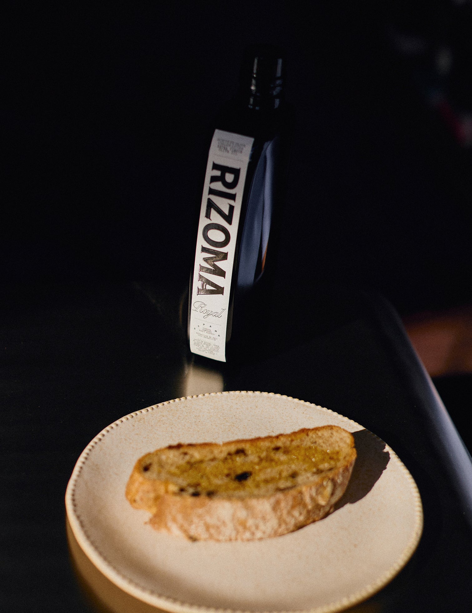 Detalle botella Royal Rizoma Olive Oil - Sierra de Cazorla Jaén España